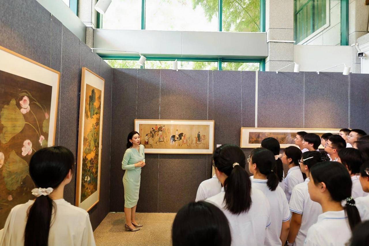 开学啦丨首站走进杭州这所高中！开学第一课和“大系”一起追光