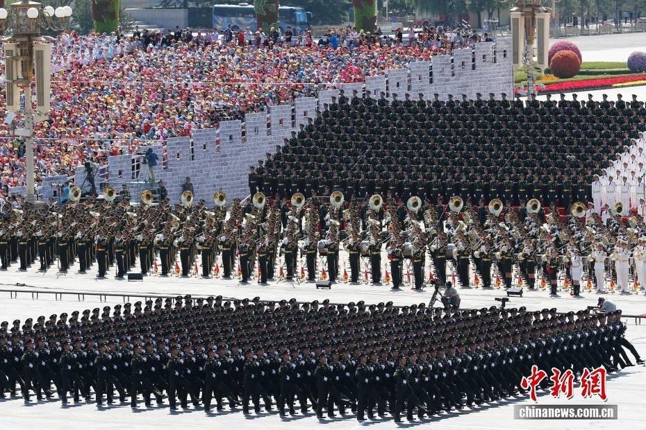 【中新画报】钢铁为笔 天空为卷 震撼回顾抗战胜利70周年阅兵