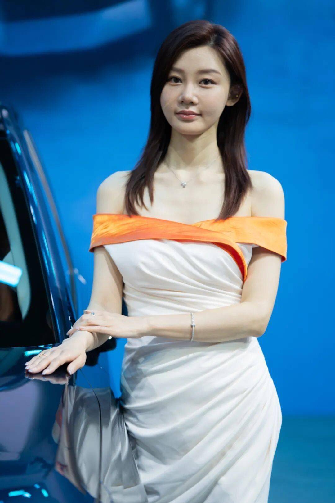 不过确实是真人,腰可真细这位射箭的来自阿维塔以下是广汽丰田的模特