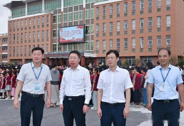 盐城市响水副县长张明检查新学期开学工作