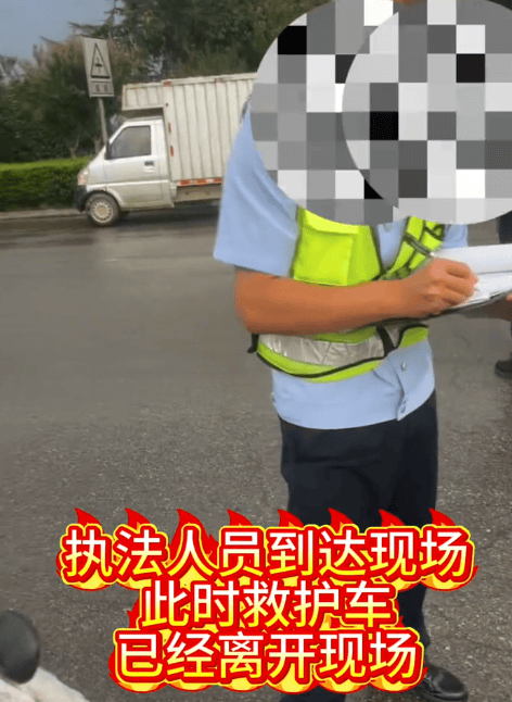 安徽热心女子给被撞倒男孩撑伞，网友却被男孩颜值惊呆！网友：帅得出事了还以为在摆拍