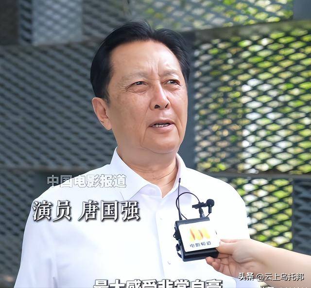 唐国强观礼阅兵不到一天，评论区出现争议一幕，国籍和广告被吐槽