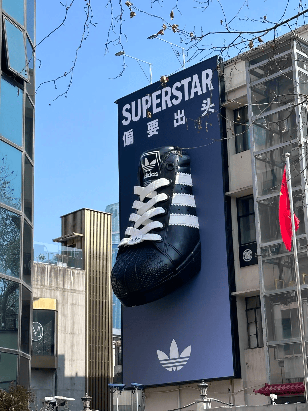 户外广告,成为新战场