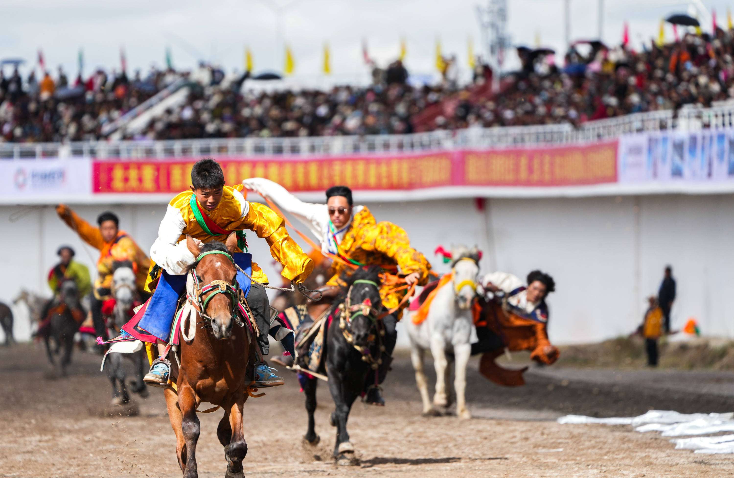 2025年那曲市恰青赛马节开幕