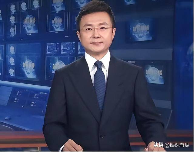 原来他们是夫妻，恩爱8年，台上丈夫解说阅兵，台下妻子观礼