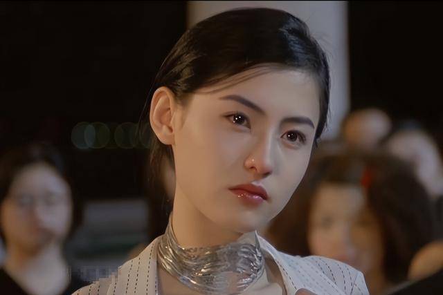 外表是仙女，私下里却是“老烟鬼”的7位女星，刘亦菲令人意外！