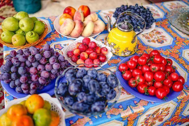 葡萄是痛风的“催化剂”？医生：若想尿酸正常，5种水果是禁忌