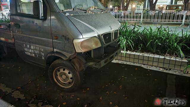 免费停车位被“僵尸车”“广告车”长期霸占，梅城这些路段该管管了！