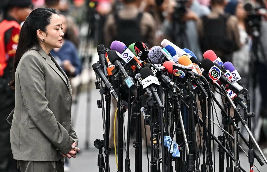 第1现场｜泰国前总理他信须重新服刑1年，已被押至监狱