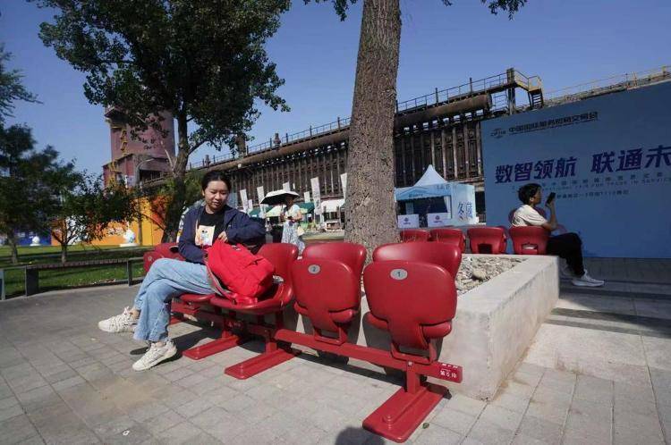 纪念活动后广场座椅都去哪儿了？