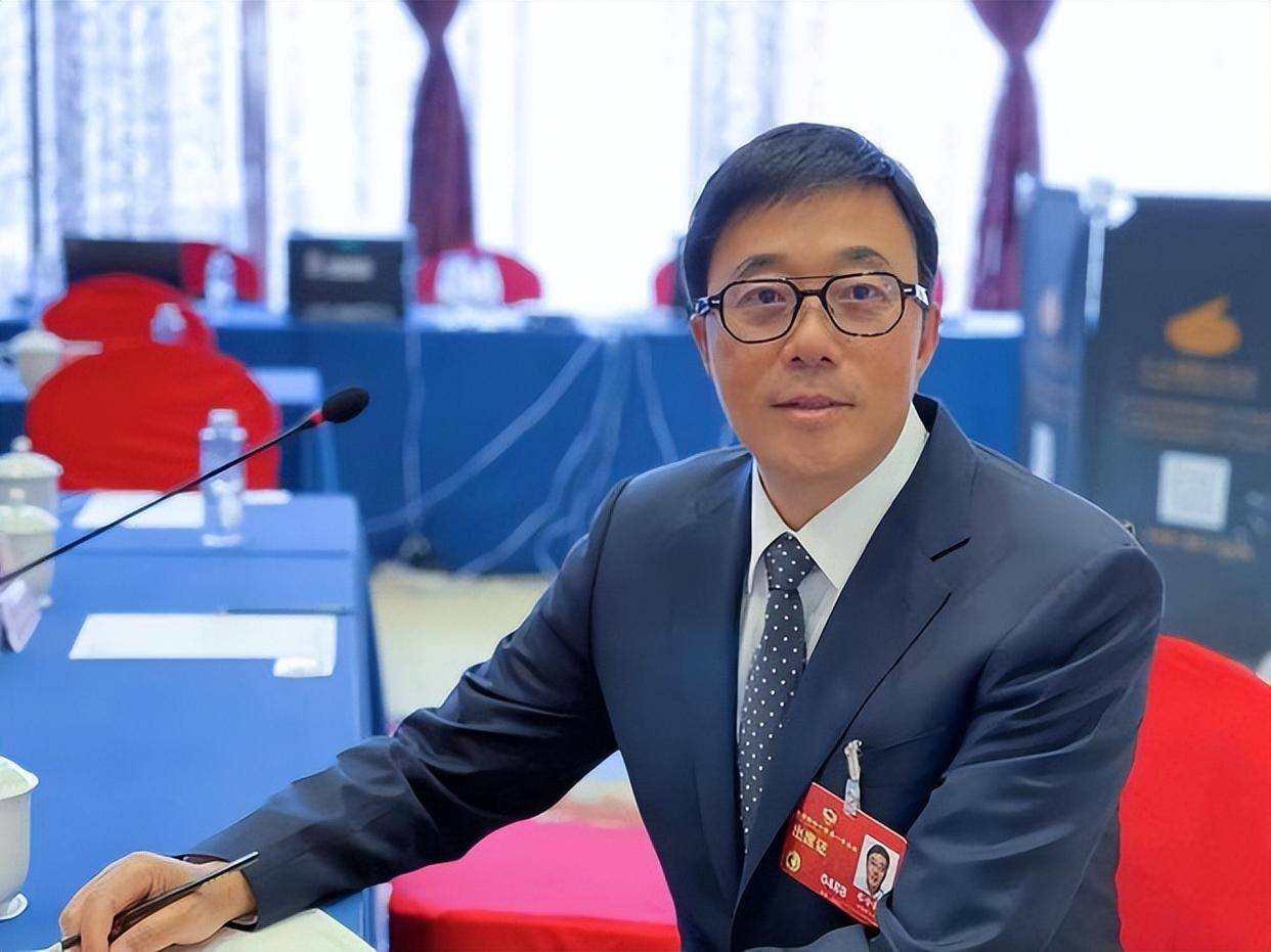 原创             中国芯片被卡脖子每年巨额进口，一位华人科学家归来，彻底改变格局