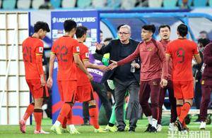 杜辟蹊径｜国足选帅，别让“标准”缚住手脚