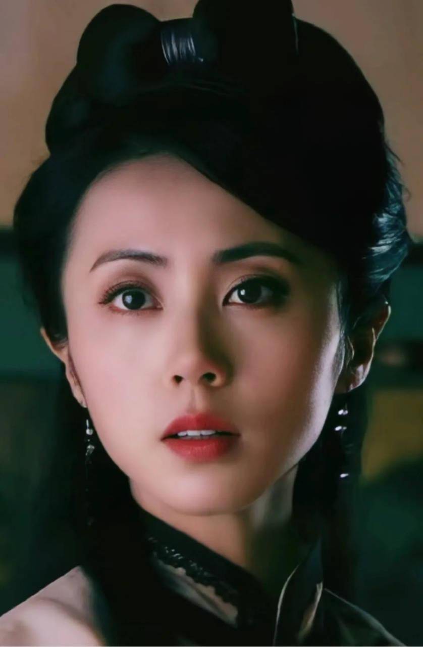 1999年,22岁的孙莉决定进入影视圈发展,首部作品是彼时流行的古装神话