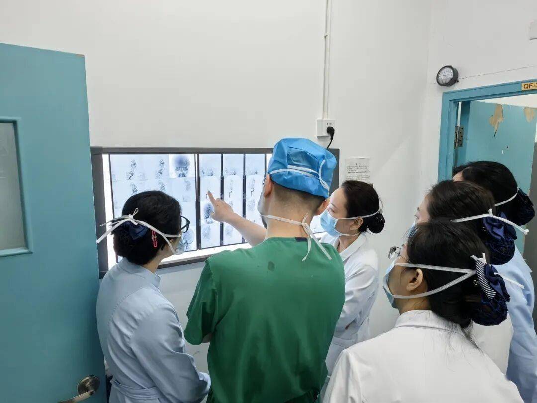 包含北京宣武医院、护士全程协助陪同挂号跑腿，就医绿色通道方便快捷的词条