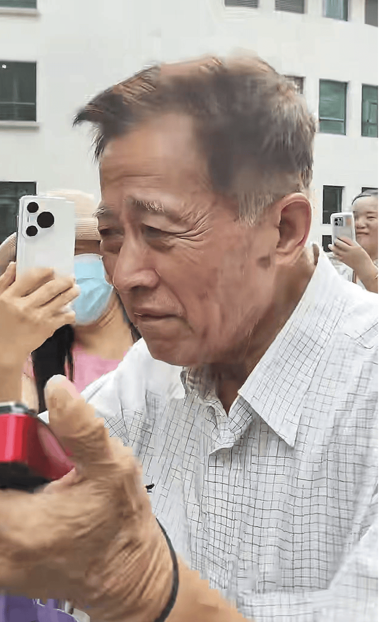 “建工爷叔”10年退休金补仓差6毛就解套，5年前旧闻让上海建工3天3板，公司回应