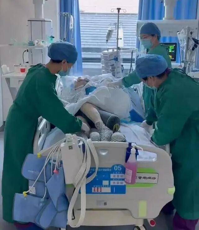 65岁阿姨一顿饭把全家送进医院！这道菜到底毒在哪儿？