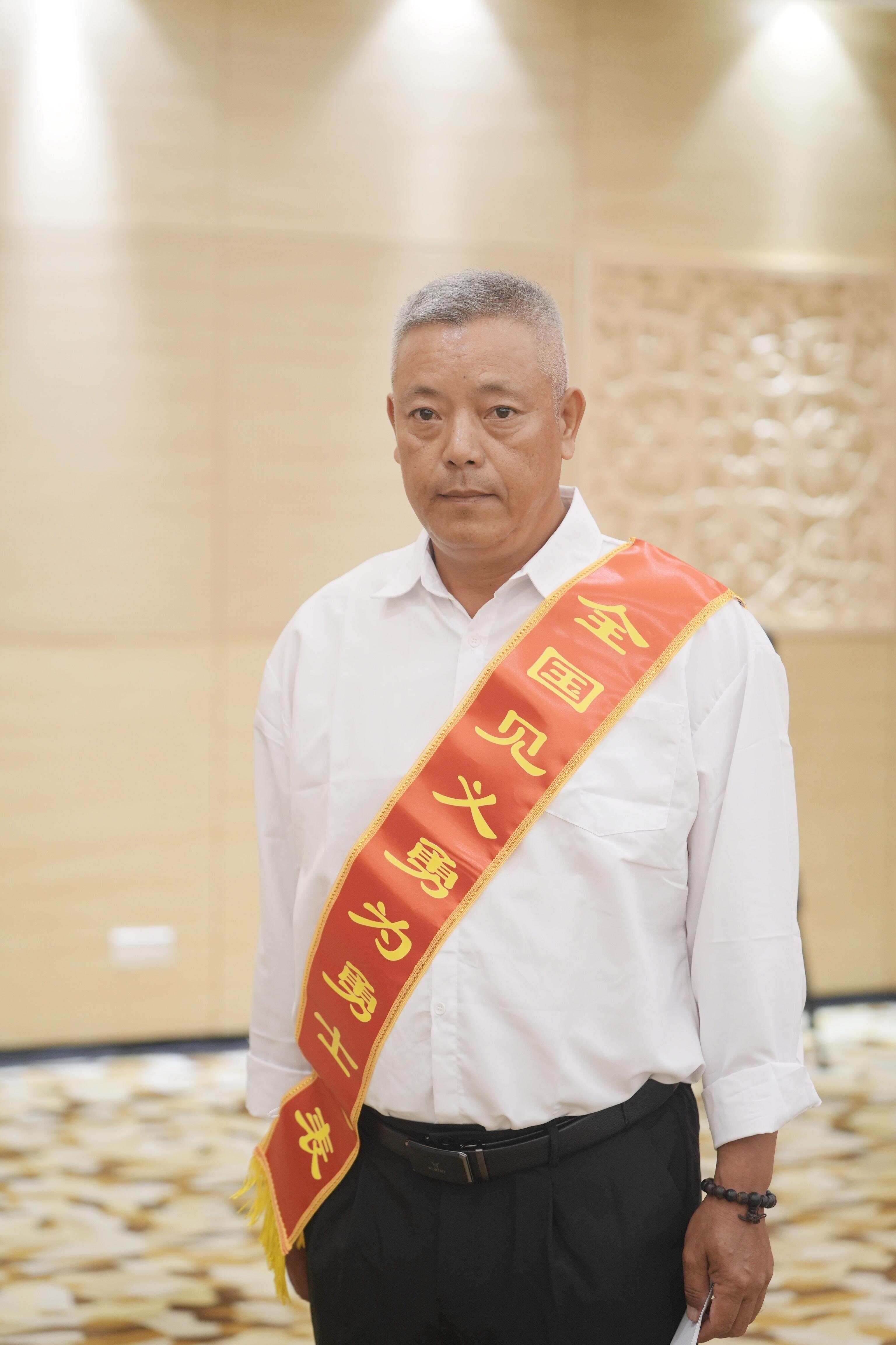 汕尾退役军人卢军勇斗持刀歹徒家风军魂铸就胆气