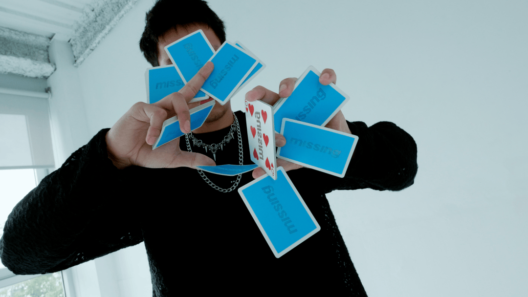 分享与交流「扑克牌翻飞的浪漫与秩序」瓦力棋牌试玩扑克牌艺术展览 花切魔术(图1)