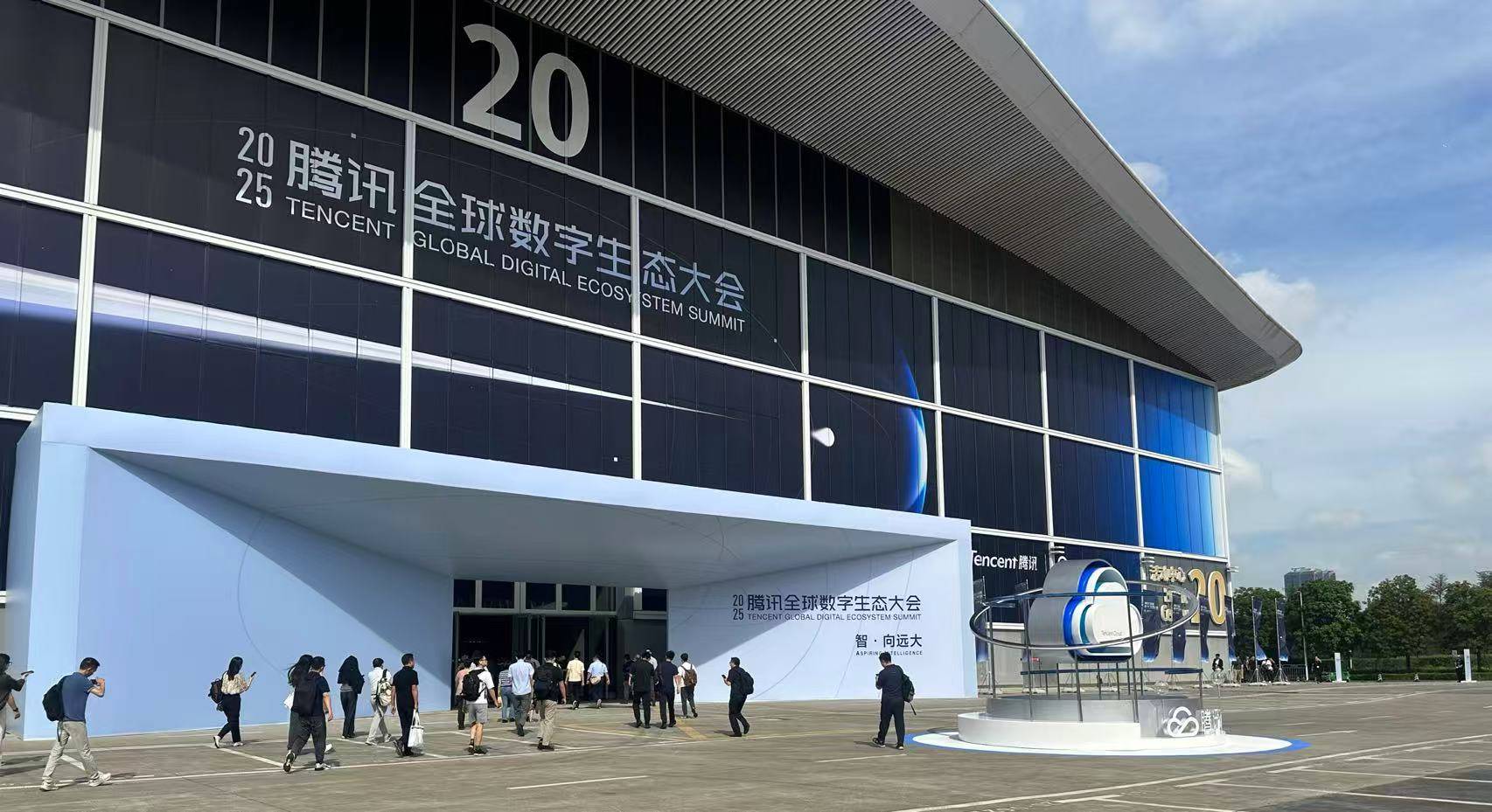 加码海外云基建，“股王”腾讯瞄准了中东和印尼