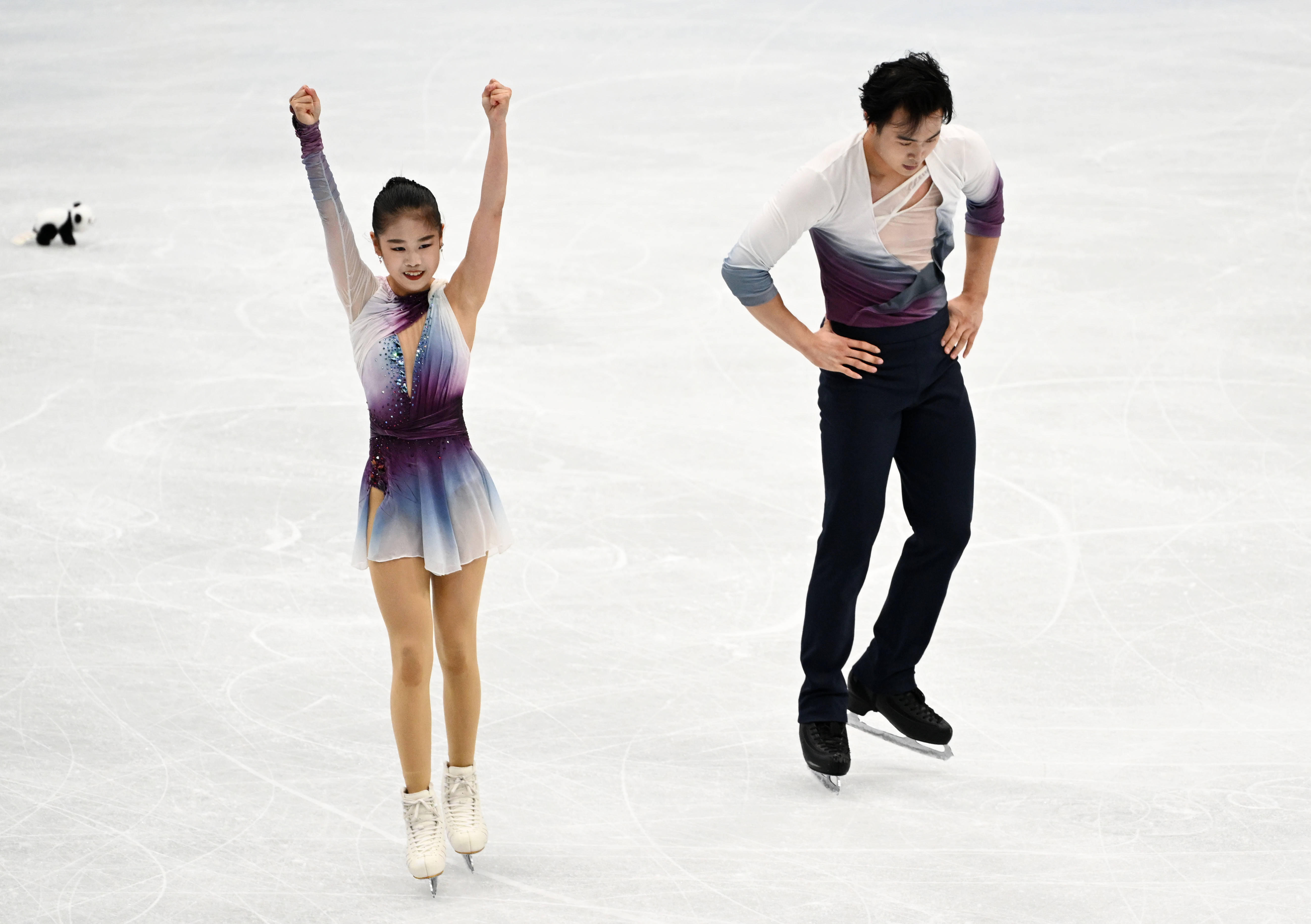 —北京国际滑联资格赛:张嘉轩/黄一航获双人滑冠军