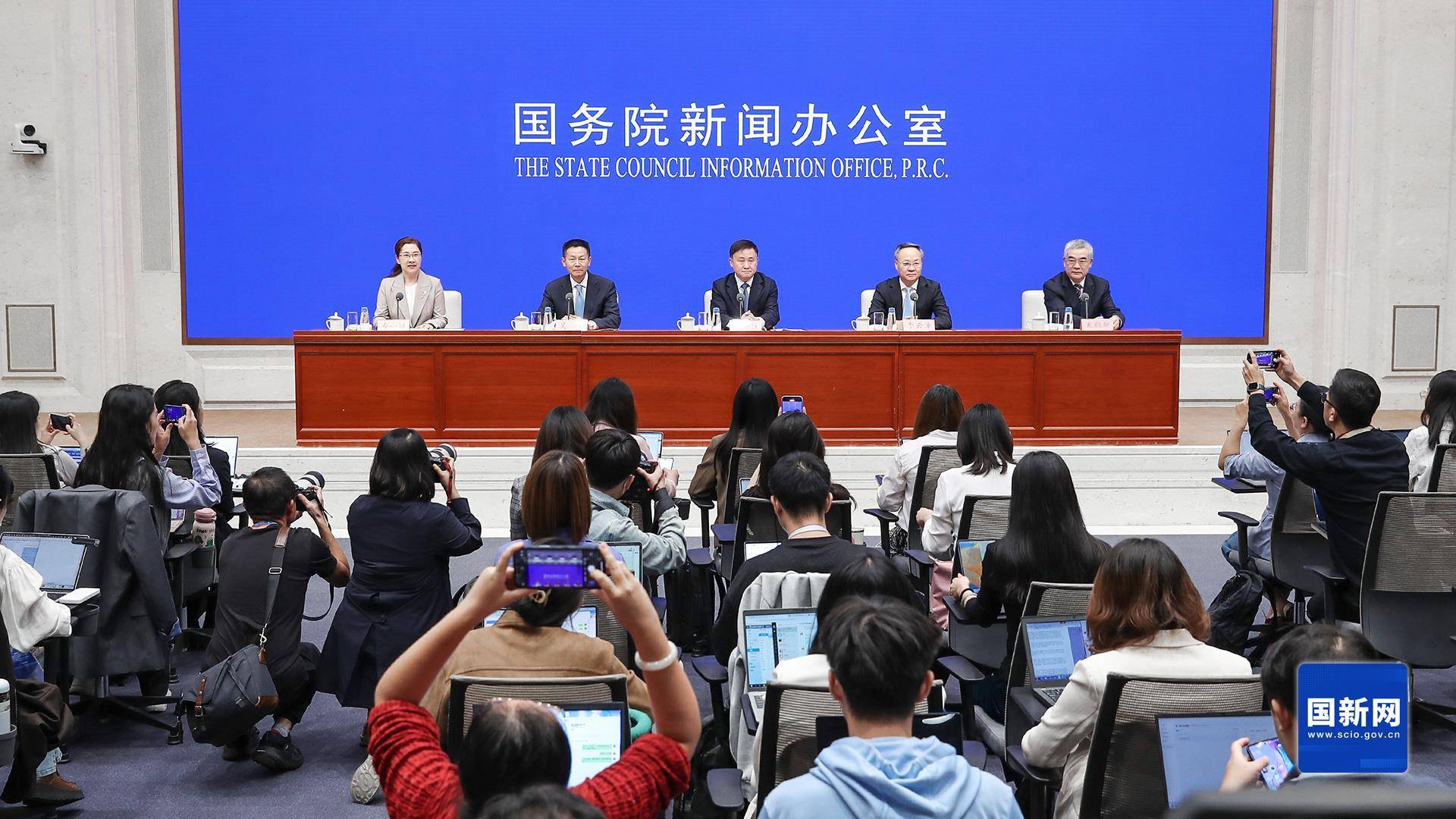 证监会主席吴清：就债市财务造假对恒大地产及其审计机构开具史上最大罚单