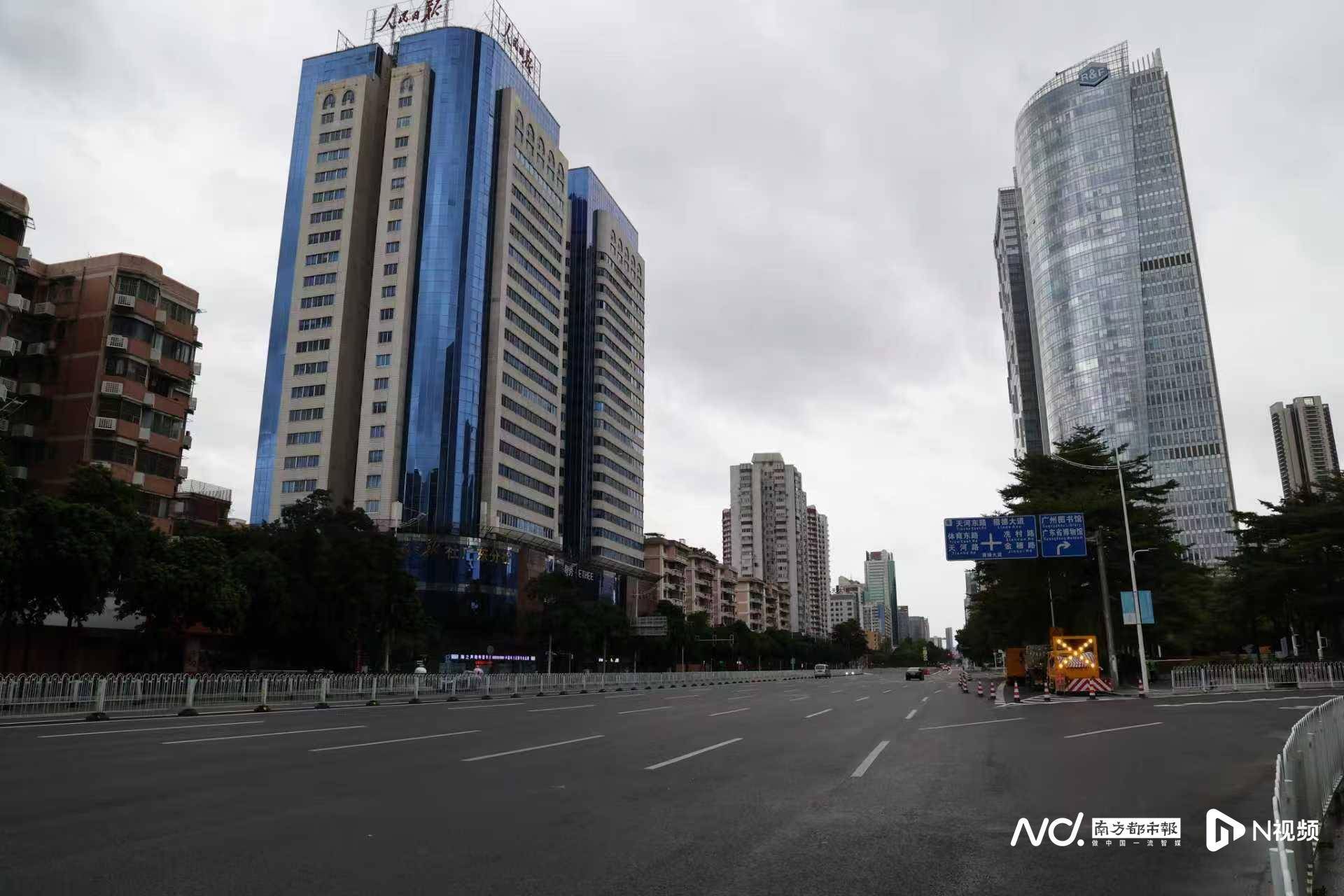 9·24“五停”中的广州市，车流人流稀疏，防风措施做足