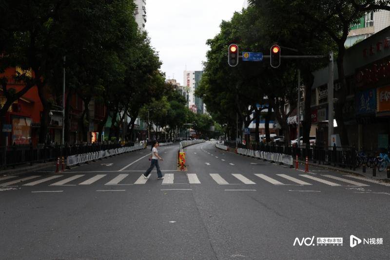 9·24“五停”中的广州市，车流人流稀疏，防风措施做足