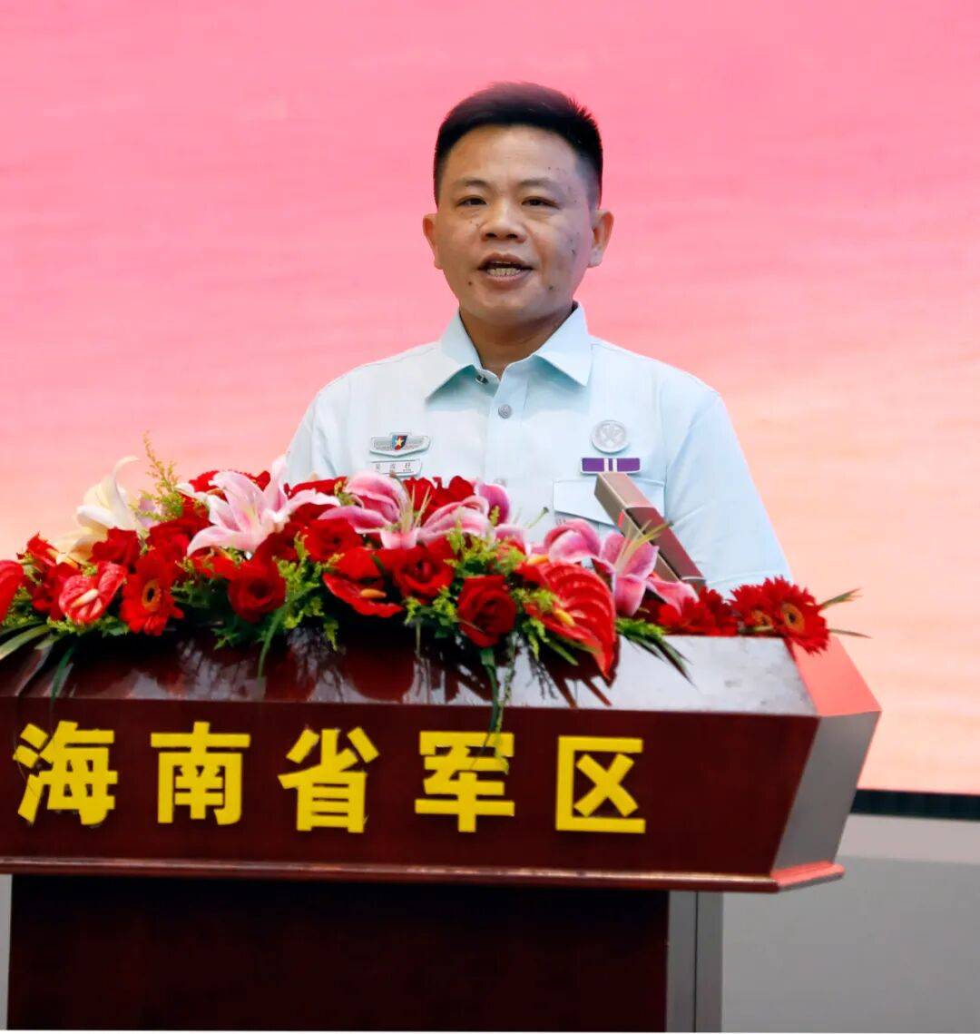 海南省军区举办"琼动先锋"先进事迹报告会
