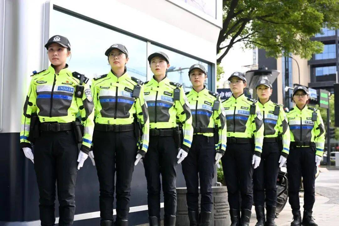 杭州1米99“大长腿”交警火出圈，本人回应：不要关注我，这群人更了不起