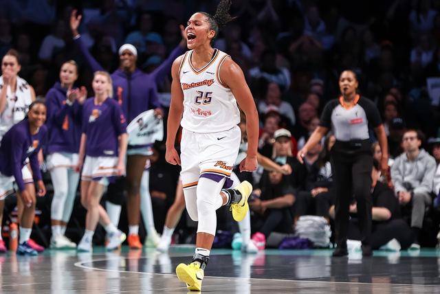 原创 WNBA半决赛:联盟第一核心伤退主帅驱逐崩盘 王牌灭狂热夺赛点