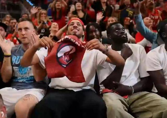 原创 WNBA半决赛:联盟第一核心伤退主帅驱逐崩盘 王牌灭狂热夺赛点