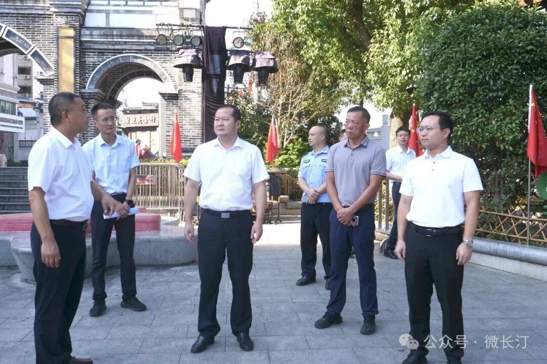 长汀县领导调研国庆中秋节前安全生产及文旅氛围布置工作