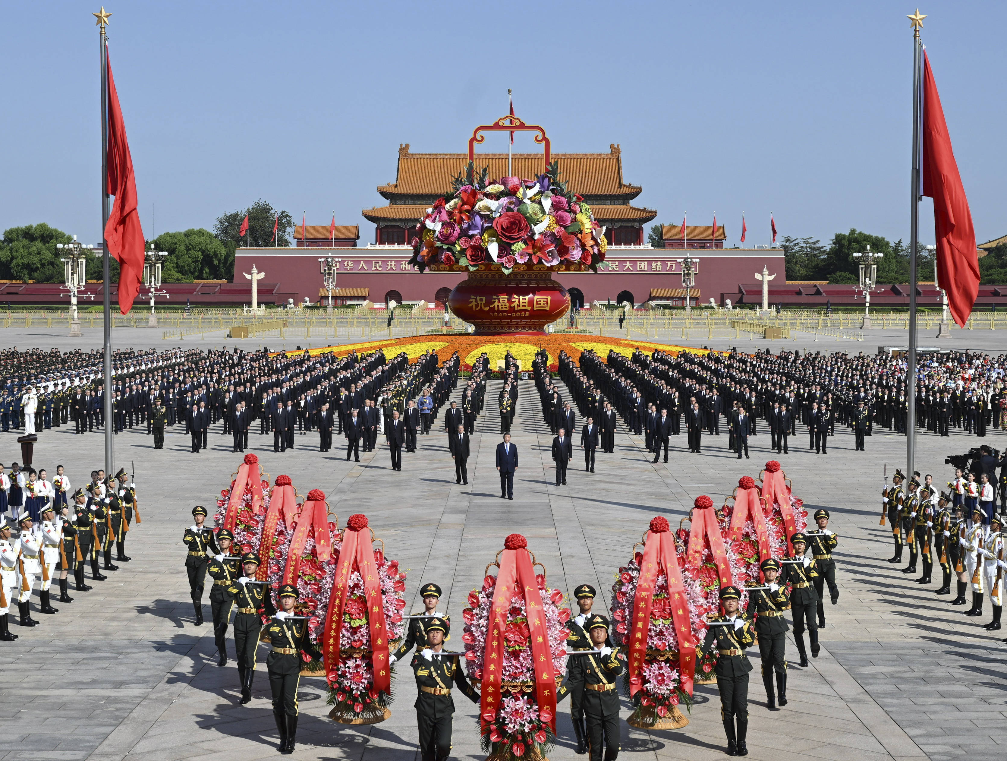 习近平等党和国家领导人出席烈士纪念日向人民英雄敬献花篮仪式