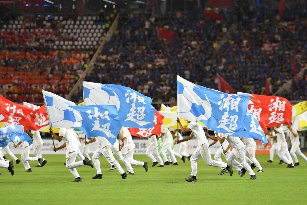 叫扬叔 - 全网最会整活的苏超球迷  足球圈热梗收割机“湘超”有戏