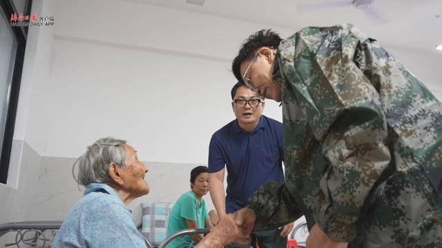 海南省委书记冯飞：全力以赴加快恢复正常生产生活秩序