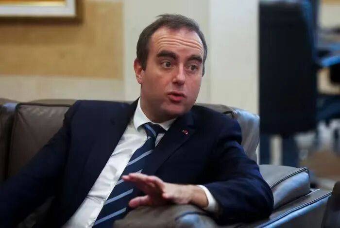 法国总理勒科尔尼昨天组阁今天辞职，总统马克龙已接受