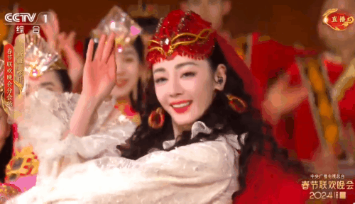 迪丽热巴、古力娜扎同天在两台中秋晚会扮“女神仙”，“美”上热搜！