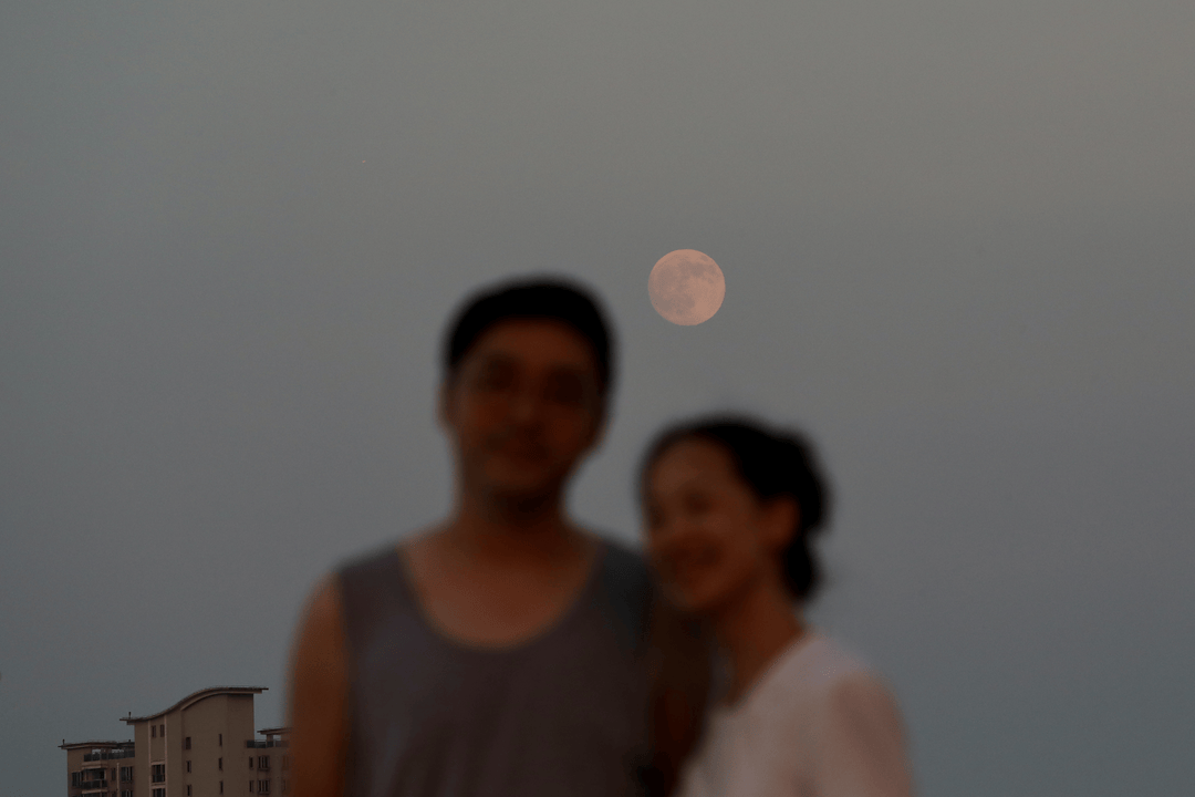 去复兴岛赏月！上海追平20年来最热中秋纪录｜组图
