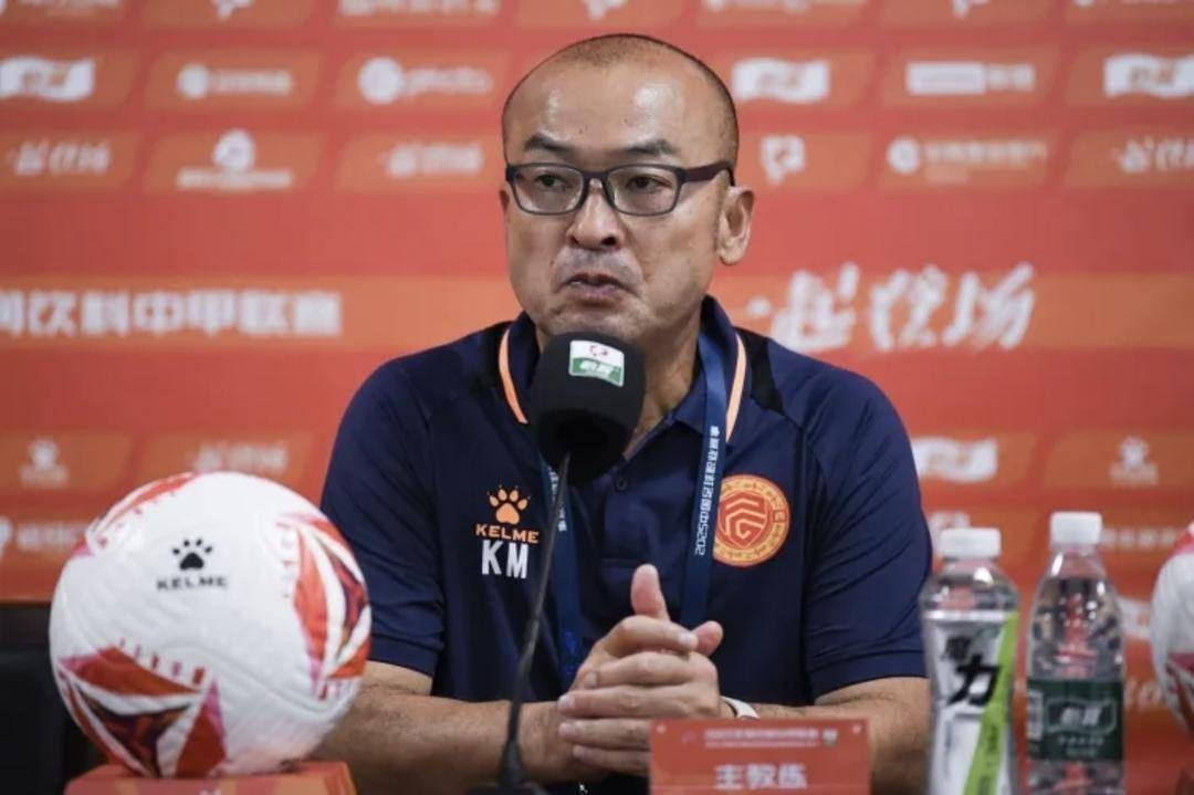 冲超与保级压力下：中甲赛场冲突背后的多重争议，伤病、判罚与情绪的全面爆发