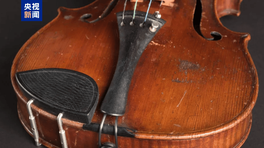 爱因斯坦用过的小提琴拍卖价超百万英镑