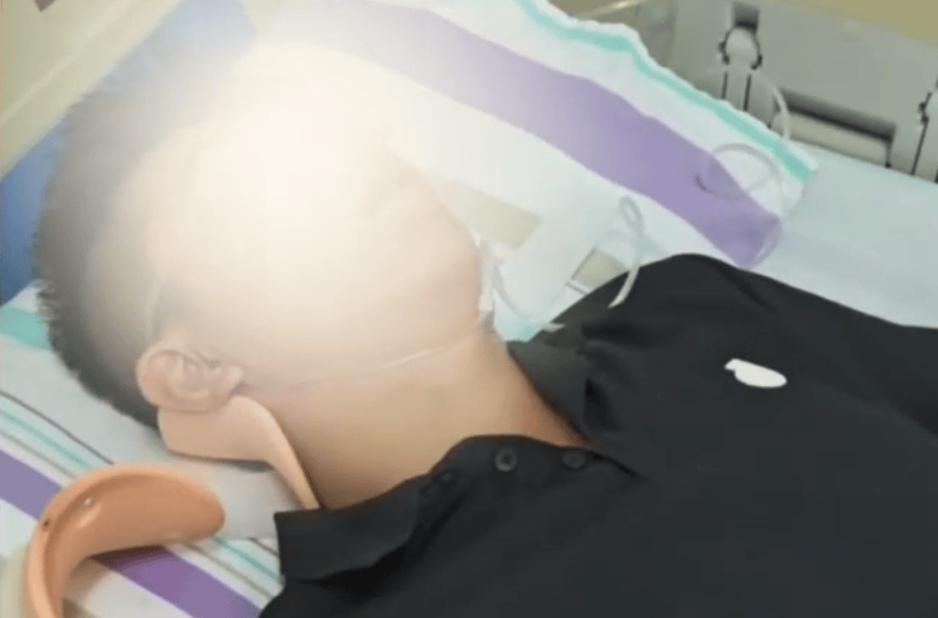 女司机撞到未拴绳的狗，同车男子遭狗主人亲友围殴！警方通报
