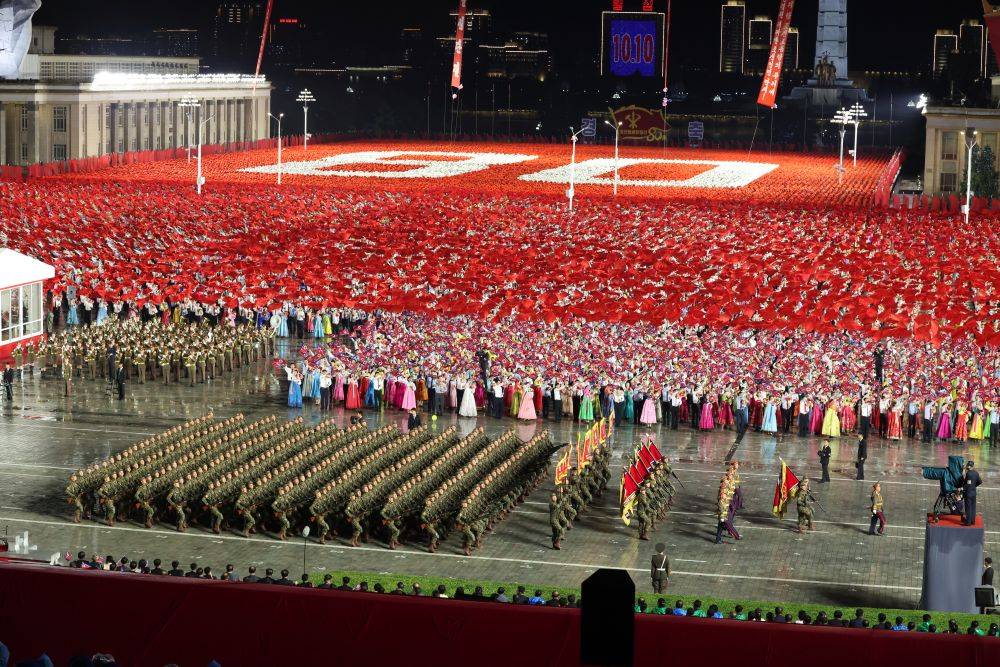 朝鲜举行盛大阅兵式，高清大图来了 -华闻时空