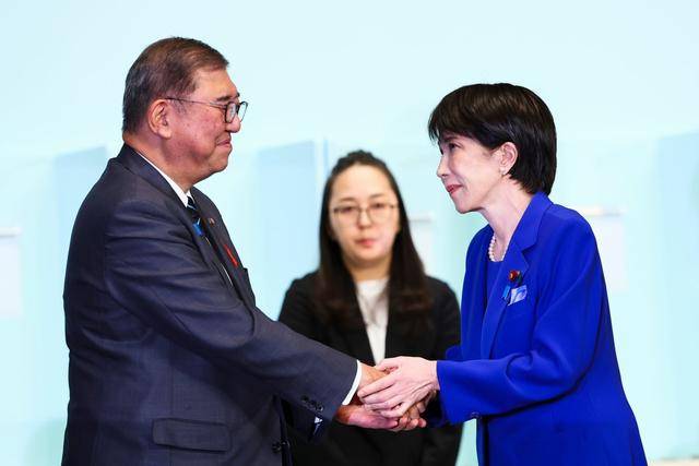 高市早苗当首相悬了，自民党又想起石破茂了：不如让他继续留任