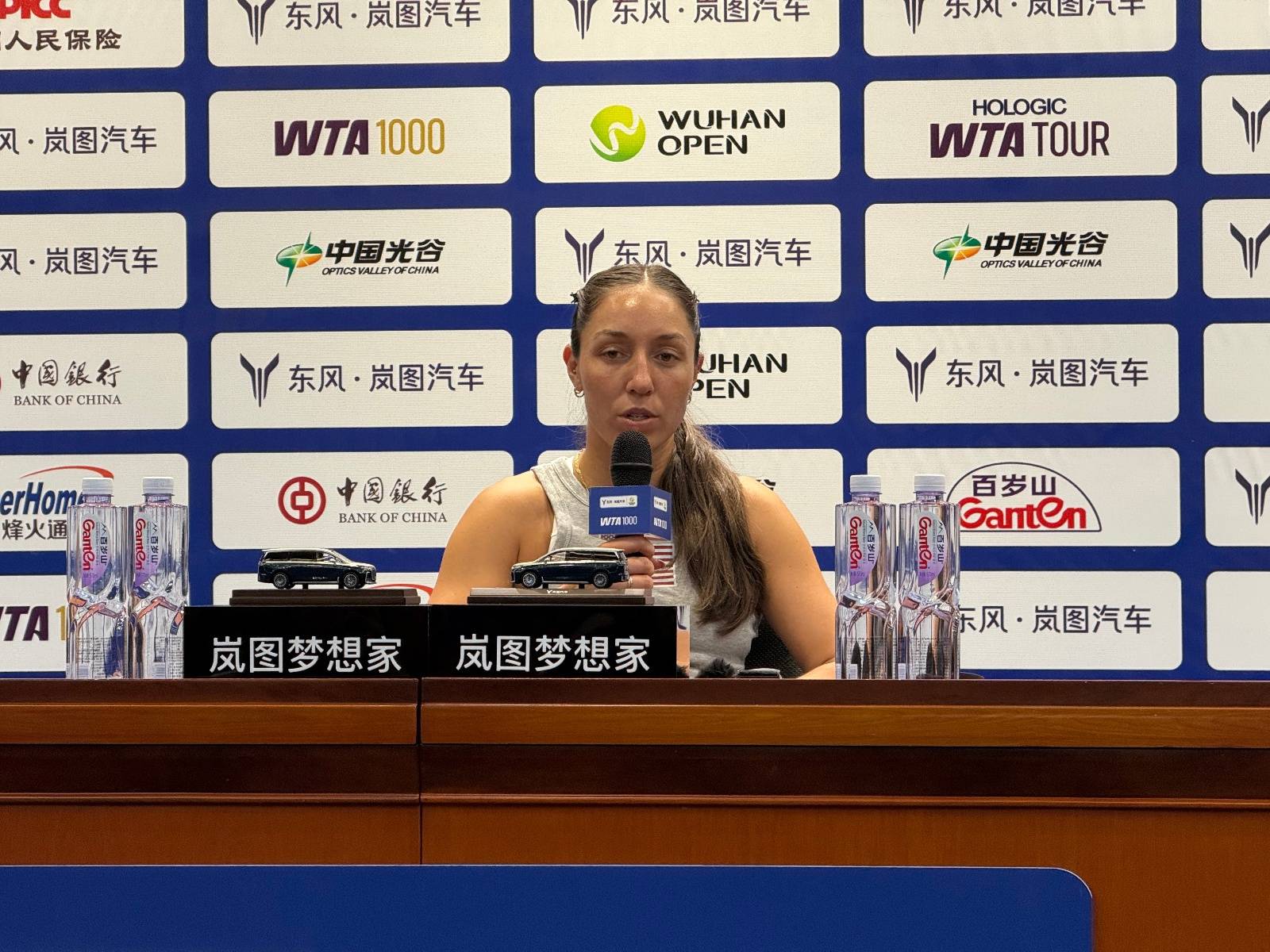 晋级武网决赛，佩古拉答九派新闻：赛后与萨巴伦卡说利雅得见，与高芙之间没有秘密