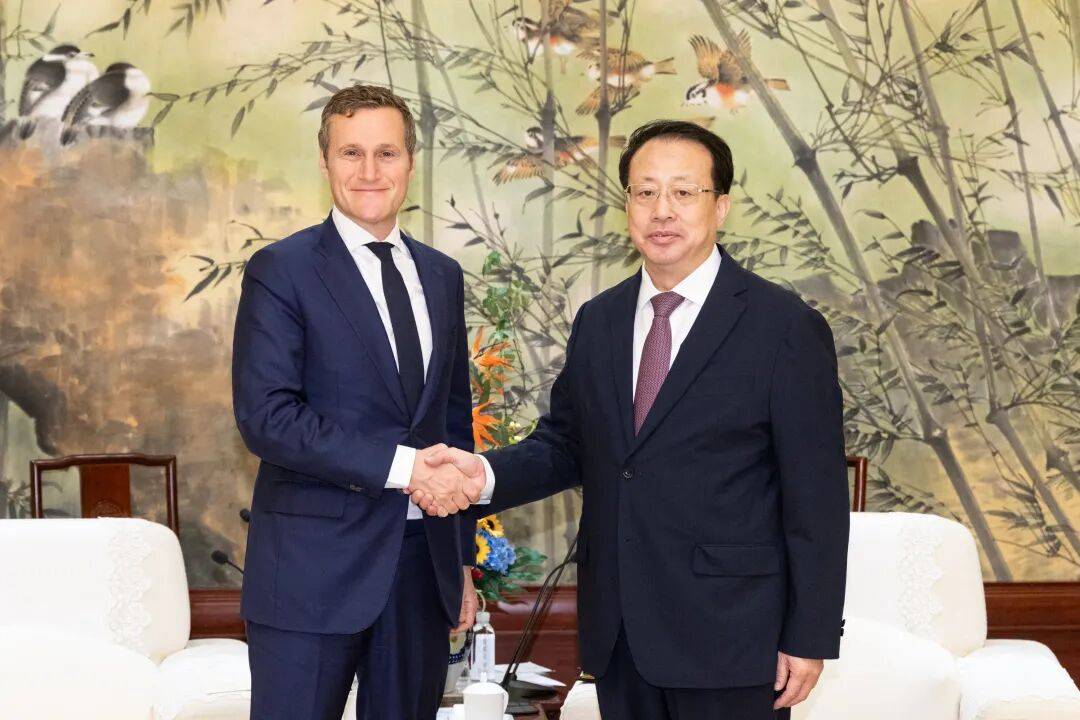 越是国际形势复杂多变时，越要加强国际合作！龚正会见来沪参加上海市市长国际企业家咨询会议的企业家代表