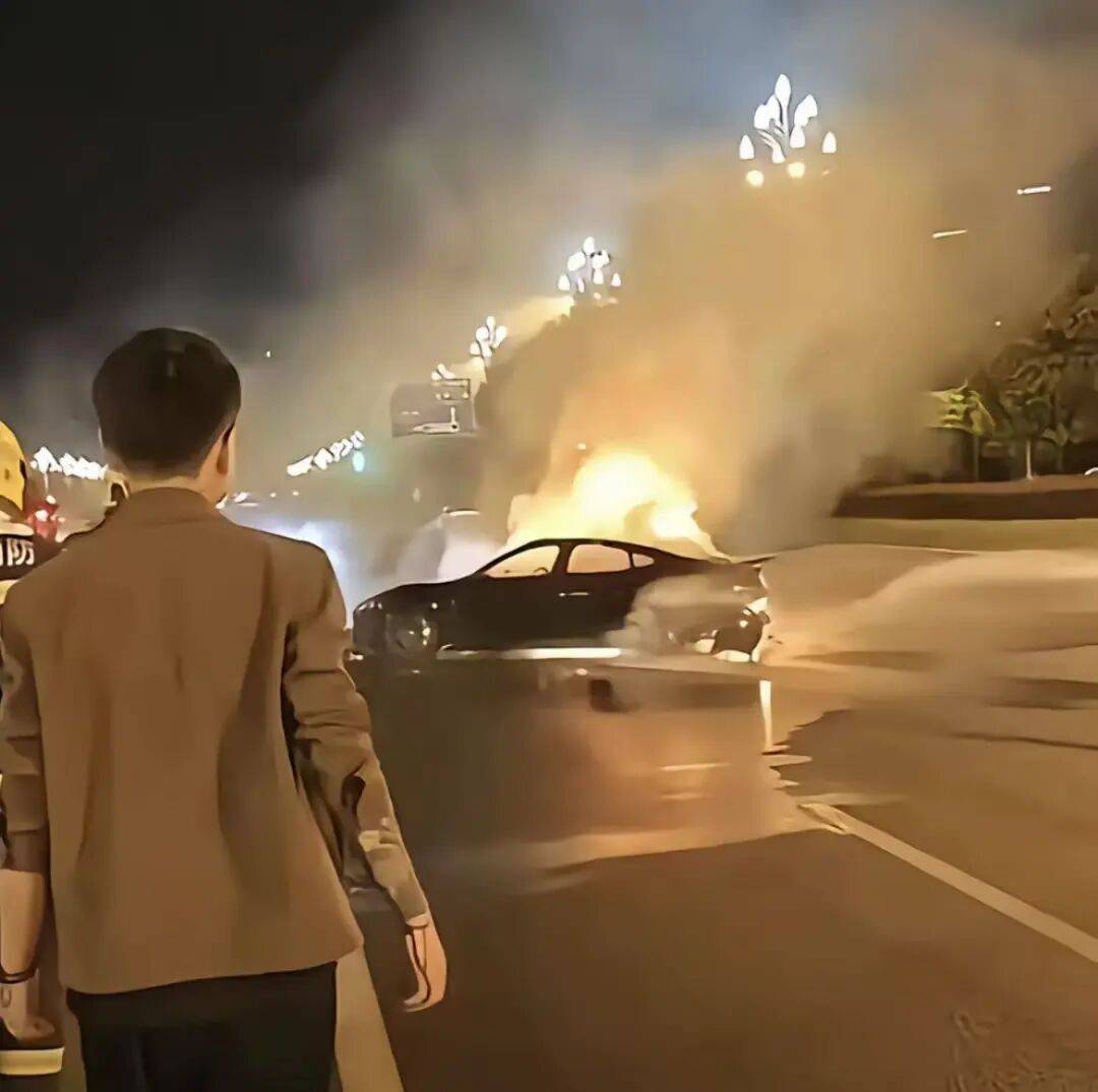小米SU7碰撞后自燃，驾驶人身亡！公司市值蒸发770亿港元