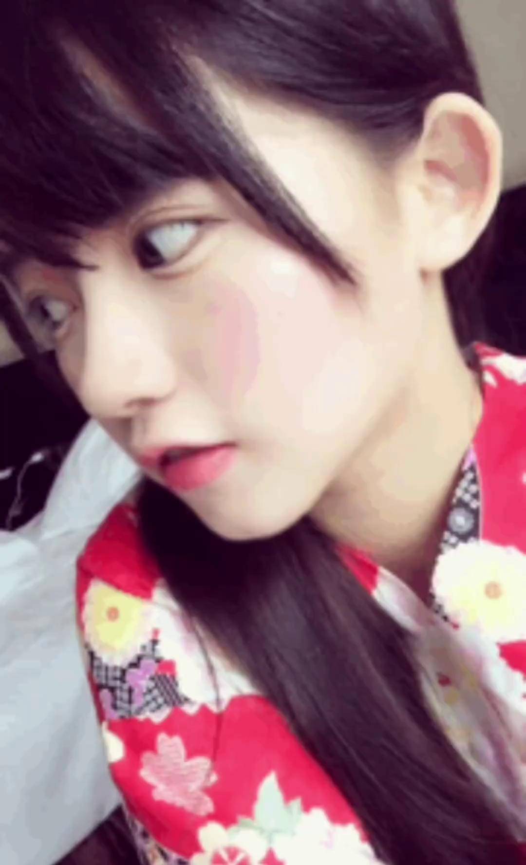 2016年3月16号拍的gif 那时候17岁 爱穿lolita 妆画的也很淡 第一次