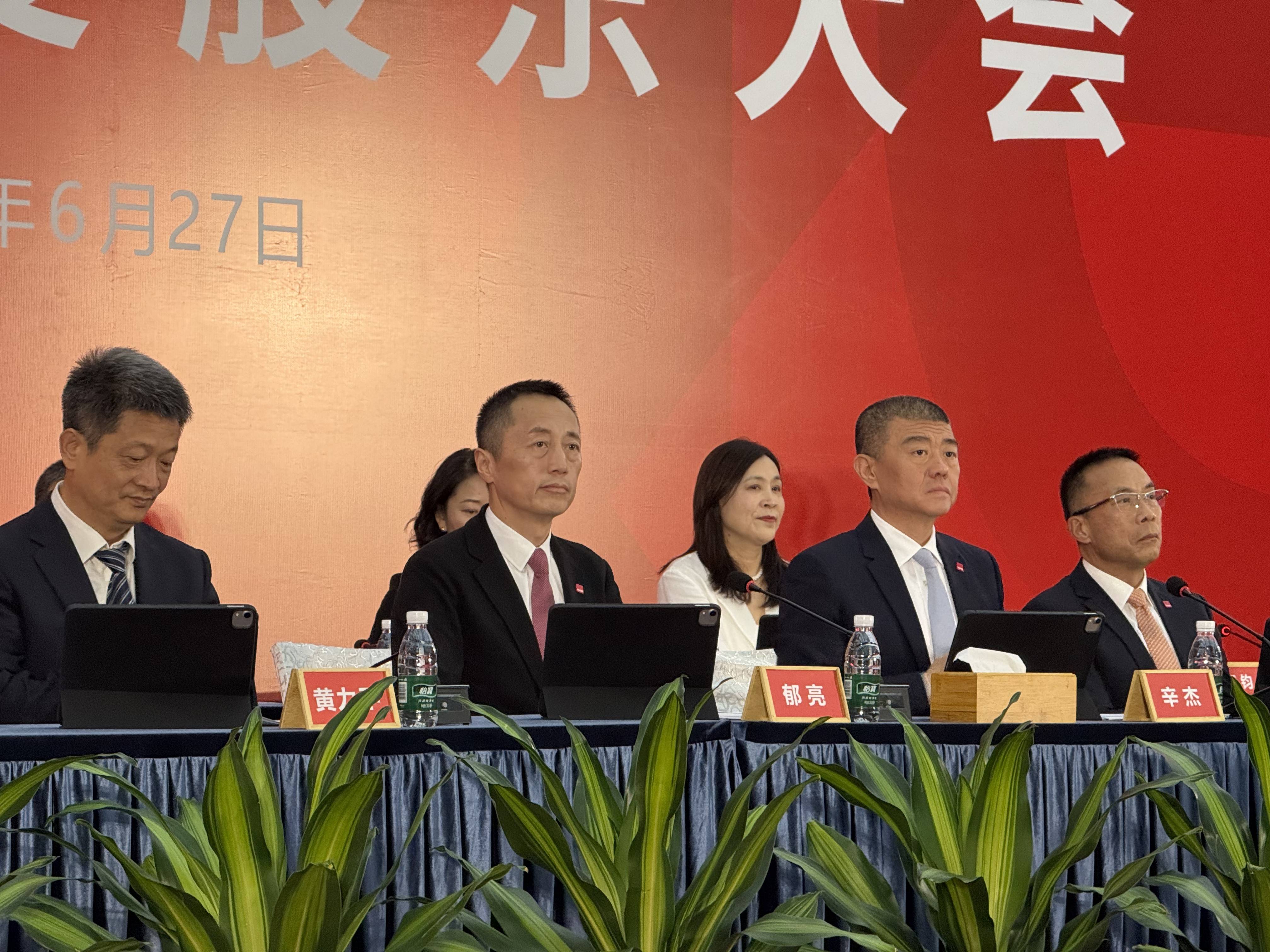 辛杰“救火”万科一年，大股东“输血”超259亿元，接棒人黄力平仍来自深铁系