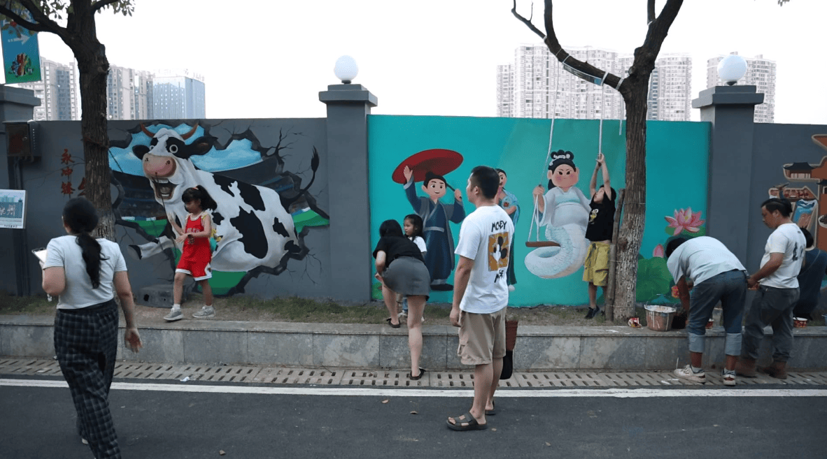 永州体育场外墙绘成城市新景 志愿创作融合足球激情与地域文化_湘超_游客_永冲锋