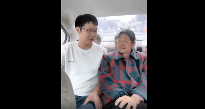 陕西男童4岁村头被拐，36年后成为千万总裁与哥哥相认